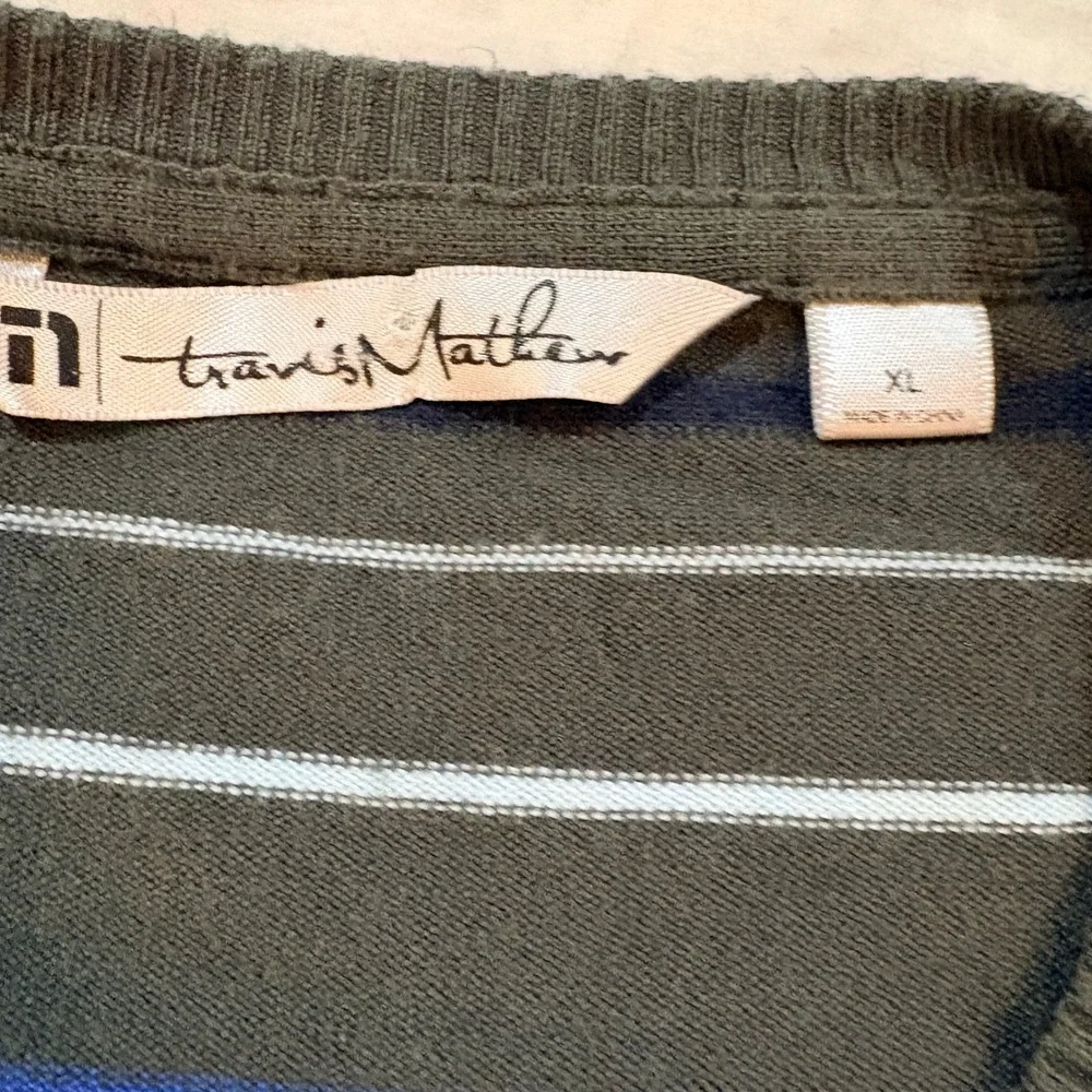 TravisMathew Mens XL‎ V-Neck Lightweight Sweater Gray Striped Knit Golf Pullover